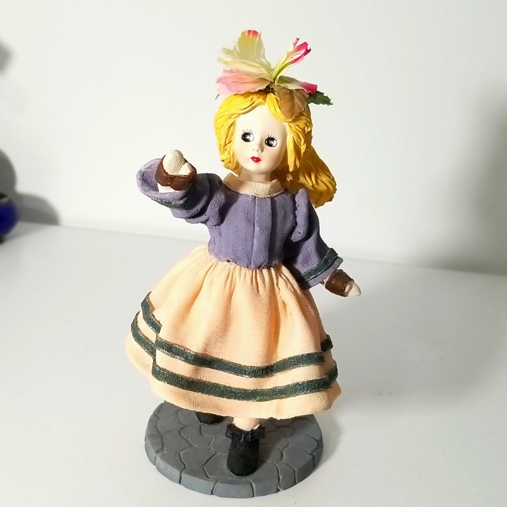 Petite Gray and Creme little Shaver Madam Alexander Doll 2001 - Picture 1 of 5